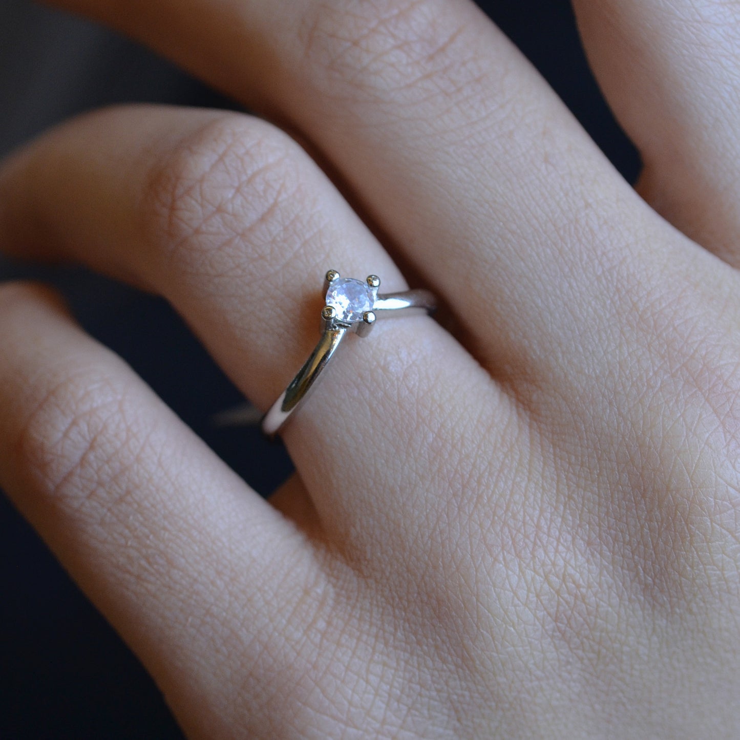 Simple white stone silver 925k