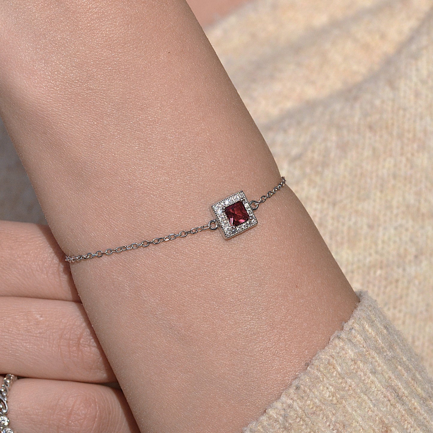 red stone bracelet 925k