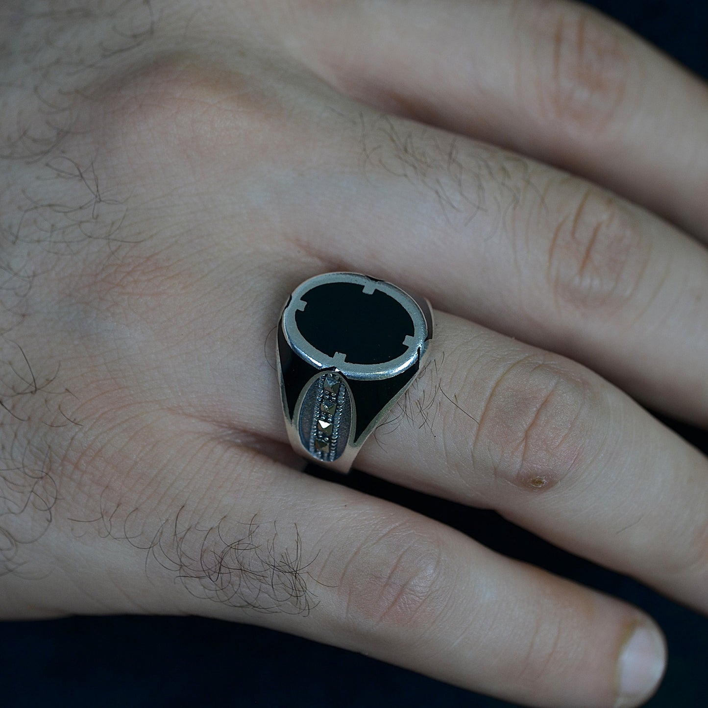 Ebon Crest Ring Silver 925K