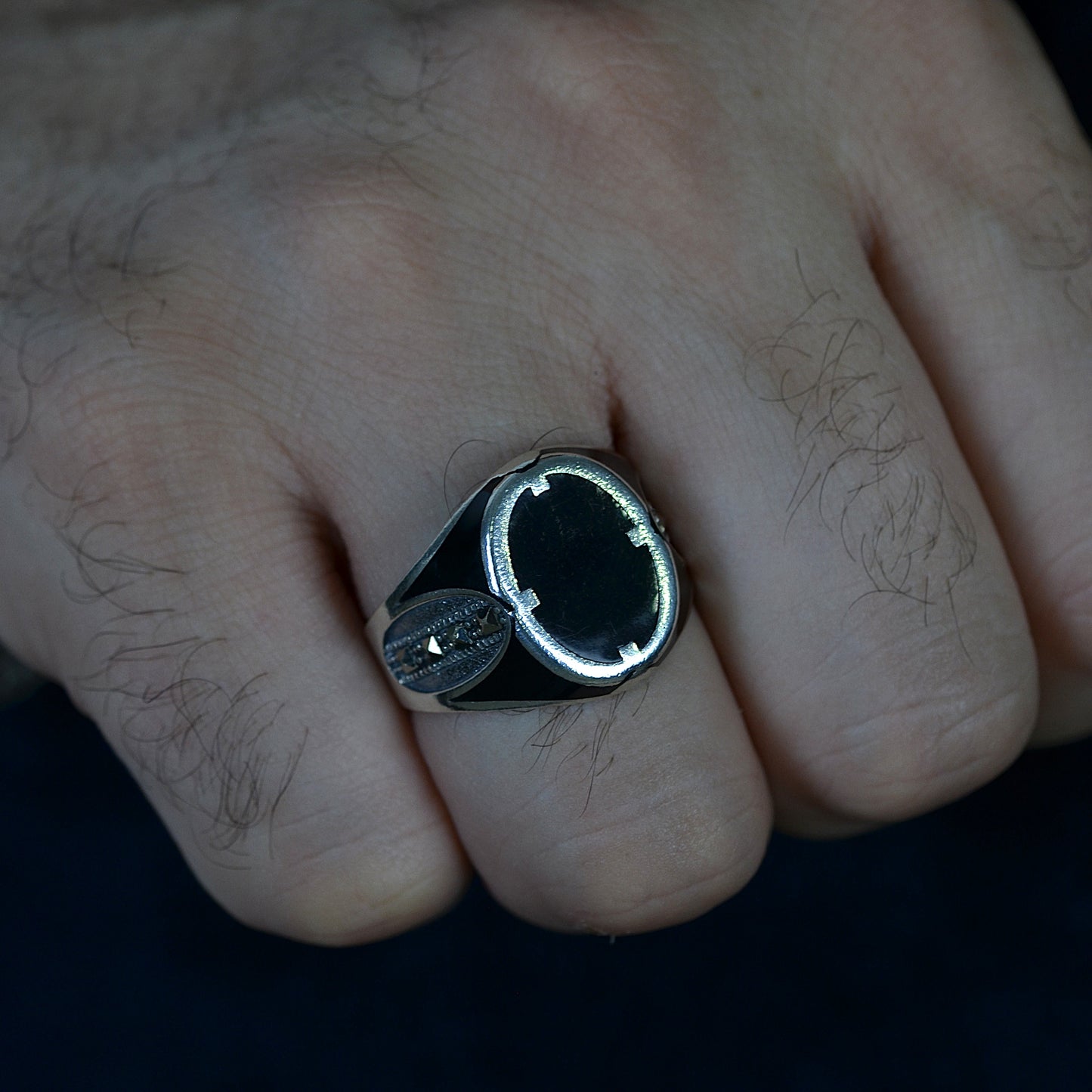 Ebon Crest Ring Silver 925K